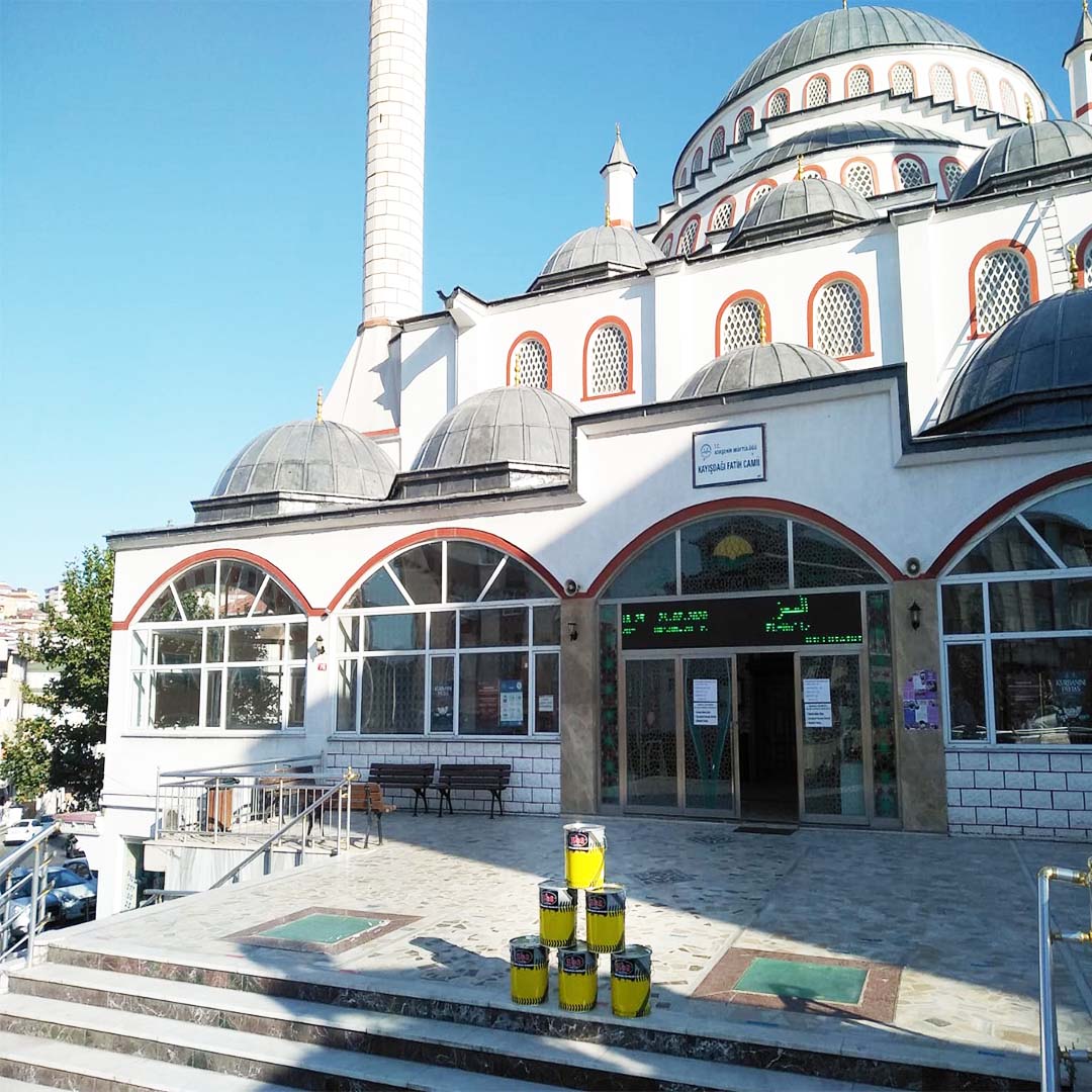 ZBS Kurşun yüzey zemin boyası ile, Ataşehir Fatih Caminin kurşun çatı ve kubbeleri yenilendi.